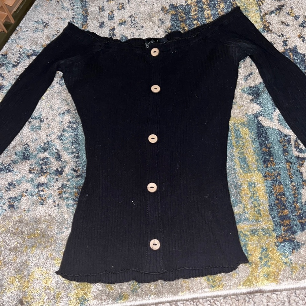 Derek Heart, small off the shoulder long sleeve